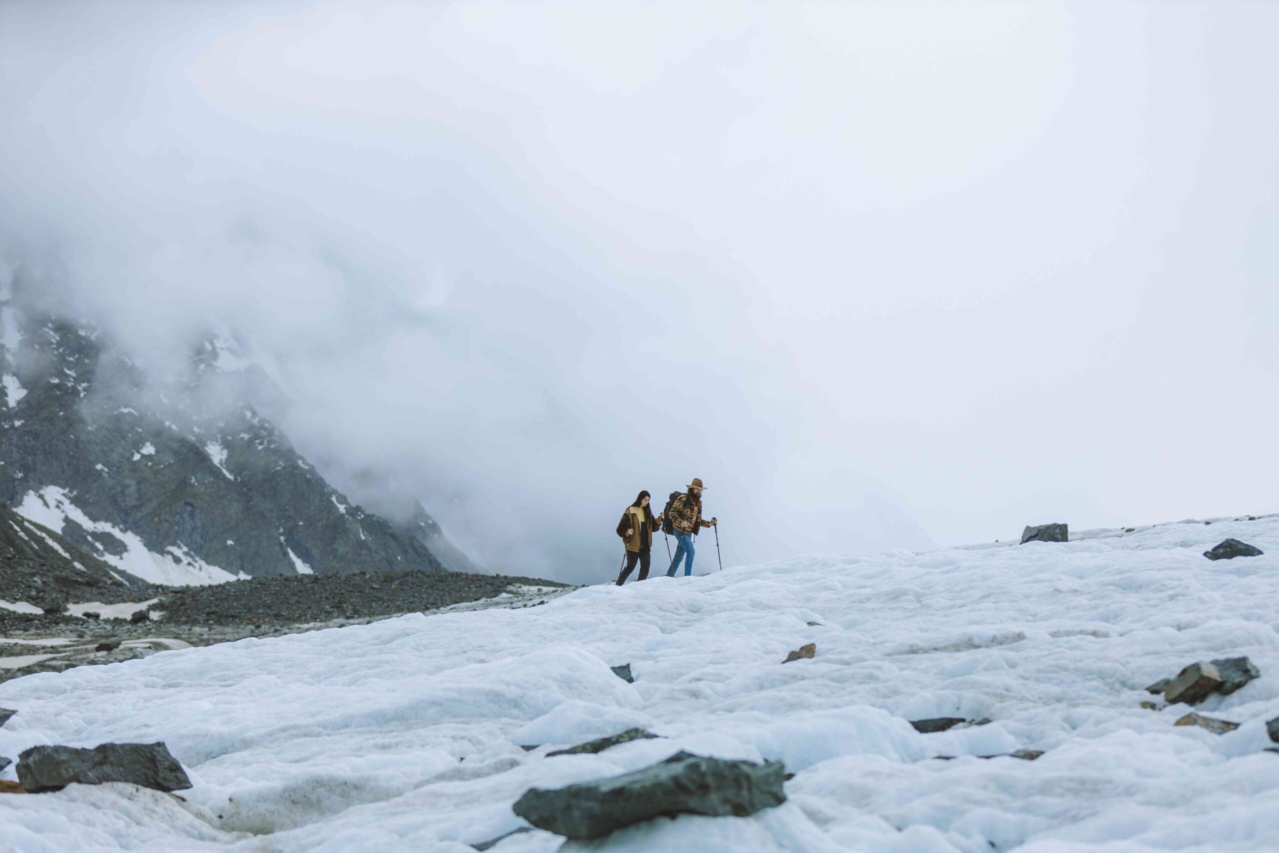 snow hiking in manali